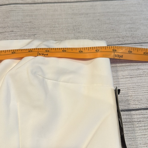 New York & Company Shorts Romper off white size L NWT - Picture 16 of 16